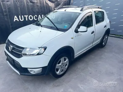 Usata Dacia Sandero Prestige 90 CV (66 kW) 2014 Bianco Berlina