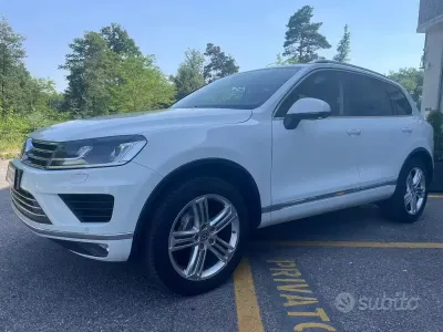 Usata VW Touareg R-line 262 CV (192 kW) 2016 Bianco SUV