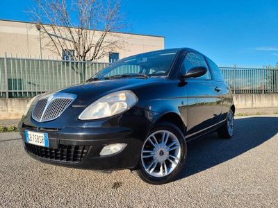 usata Lancia Ypsilon 1200 benz x neopatentati