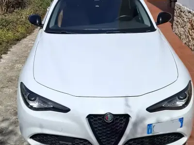 Usata Alfa Romeo Giulia Super 190 CV (139 kW) 2018 Berlina