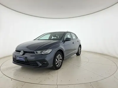 Usata VW Polo Life 80 CV (58 kW) 2023 Smoky grey metallizzato Utilitaria