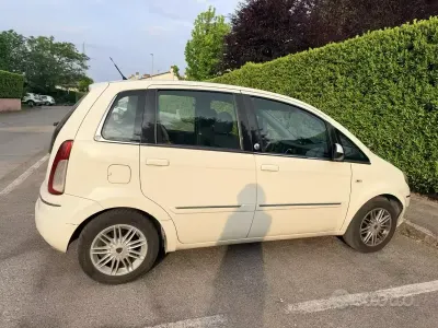 Usata Lancia Musa 95 CV (69 kW) 2009 Bianco Monovolume