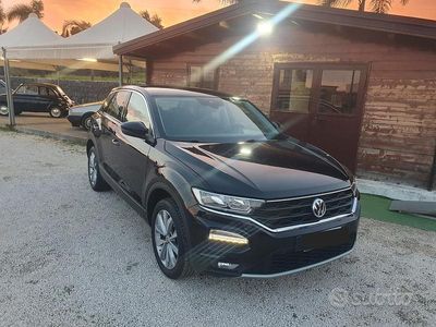 Usata VW T-Roc Style 116 CV (85 kW) 2019 Nero SUV