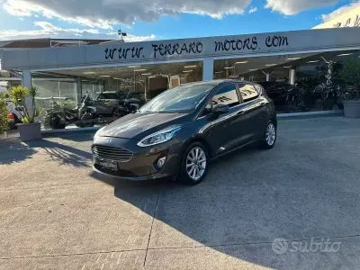 Usata Ford Fiesta 85 CV (62 kW) 2018 Grigio Utilitaria