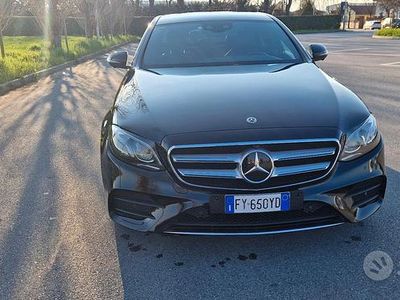 Usata Mercedes E220 AMG line 194 CV (142 kW) 2019 Nero Berlina