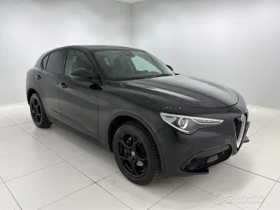 Second-hand Alfa Romeo Stelvio Executive 210 CP (154 kW) 2018 Negru SUV
