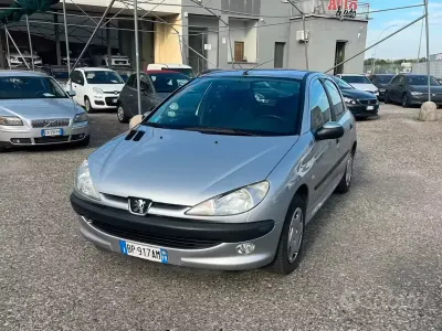 Usata Peugeot 206 75 CV (55 kW) 2000 Grigio Berlina