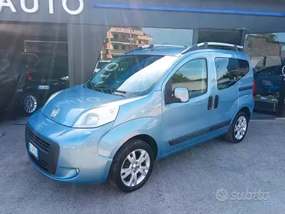 Käytetty Fiat Qubo Trekking 70 HP (51 kW) 2012 Sininen Tila-auto