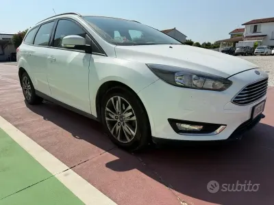 Usata Ford Focus 115 CV (84 kW) 2012 Bianco Station wagon