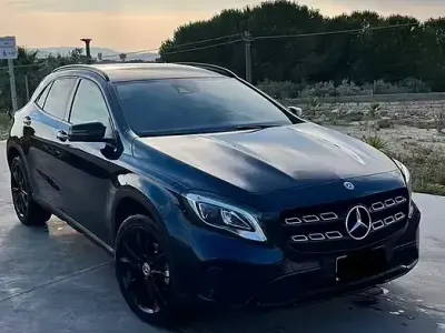 Usata Mercedes GLA200 136 CV (100 kW) 2017 Bluazzurro SUV