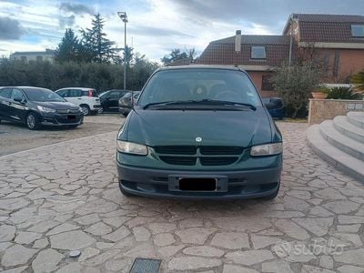 Usata Chrysler Voyager 151 CV (111 kW) 1997 Verde Monovolume