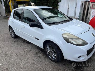 Usata Renault Clio II 58 CV (42 kW) 2011 Bianco Berlina