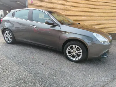 Usata Alfa Romeo Giulietta Distinctive 120 CV (88 kW) 2012 Grigio Utilitaria