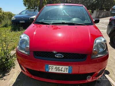 Usata Ford Fiesta 69 CV (50 kW) 2007 Rosso Utilitaria