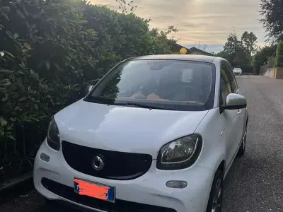 Usata Smart ForFour Passion 71 CV (52 kW) 2015 Bianco Utilitaria