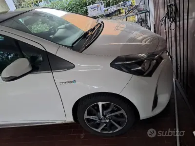 Usata Toyota Yaris Hybrid Style 100 CV (73 kW) 2018 Bianco Berlina