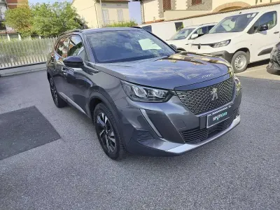 Usata Peugeot 2008 Allure 131 CV (96 kW) 2023 Grigio SUV