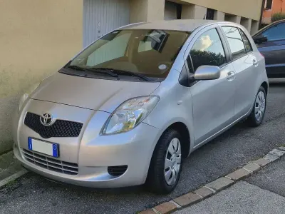 Usata Toyota Yaris 69 CV (50 kW) 2008 Argento Utilitaria