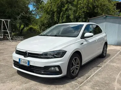 Usata VW Polo R-line 90 CV (66 kW) 2021 Bianco Utilitaria