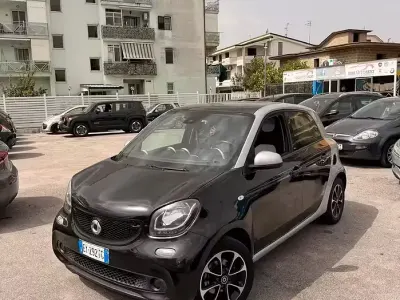 Usata Smart ForFour Passion 71 CV (52 kW) 2015 Nero Utilitaria