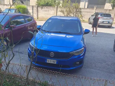 Usata Fiat Tipo Lounge 120 CV (88 kW) 2017 Blu/azzurro Berlina