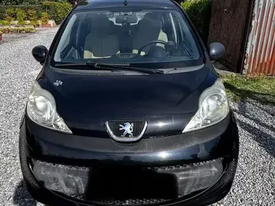 Usata Peugeot 107 68 CV (50 kW) 2008 Nero Utilitaria