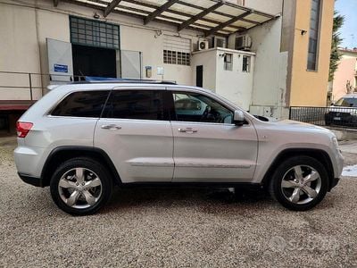 Usata Jeep Grand Cherokee Overland 241 CV (177 kW) 2011 Grigio SUV