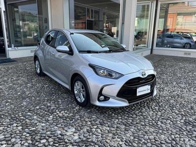 Usata Toyota Yaris Hybrid Business Edition 92 CV (67 kW) 2021 Grigio Berlina