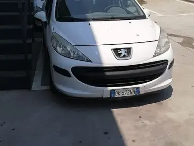 Usata Peugeot 207 68 CV (50 kW) 2007 Bianco Berlina