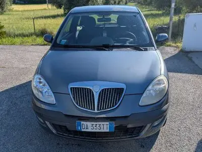 Usata Lancia Ypsilon 60 CV (44 kW) 2006 Grigio Utilitaria