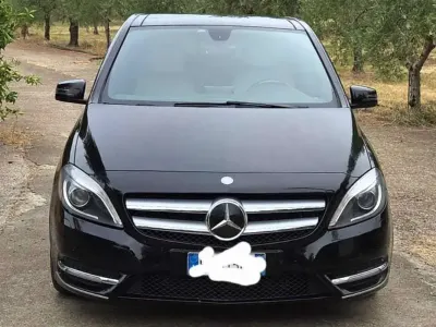 Usata Mercedes B180 Premium 109 CV (80 kW) 2012 Nero Utilitaria