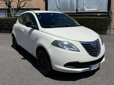 Usata Lancia Ypsilon 69 CV (50 kW) 2013 Bianco Utilitaria
