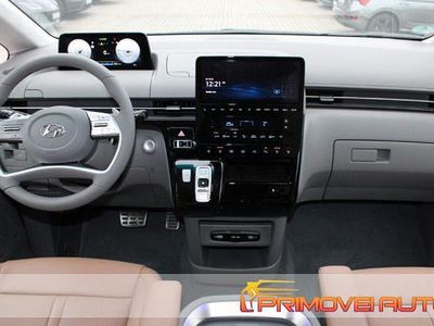 Usata Hyundai Staria Signature 2023 Grigio Monovolume