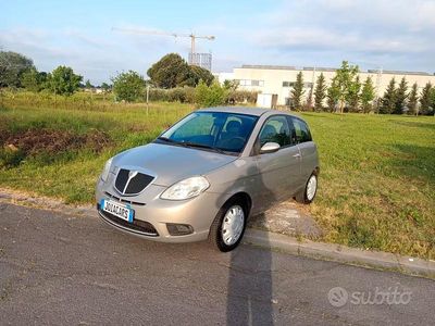 Begagnad Lancia Ypsilon 60 HK (44 kW) 2009 Gul Halvkombi