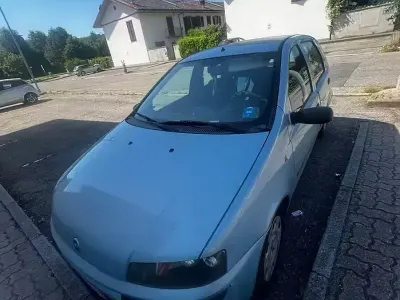 Usata Fiat Punto 60 CV (44 kW) 2001 Bluazzurro Utilitaria