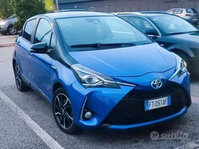 usata Toyota Yaris Hybrid Yaris 1.5 Hybrid 5 porte Trend "Blue Edition"