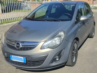Usado Opel Corsa Edition 86 HP (63 kW) 2014 Cinzento Citadino
