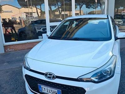Usata Hyundai i20 Comfort 84 CV (61 kW) 2015 Bianco Berlina
