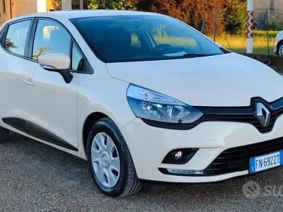 Usado Renault Clio IV 75 CV (55 kW) 2018 Blanco Berlina