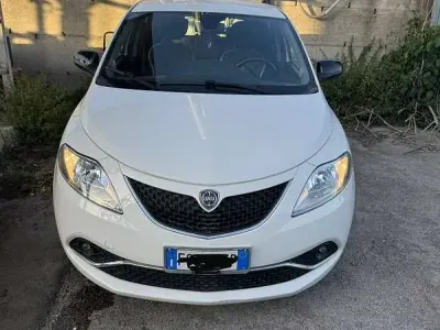 Usata Lancia Ypsilon Gold 95 CV (69 kW) 2016 Utilitaria