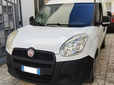 Usata Fiat Doblò 90 CV (66 kW) 2011 Bianco Monovolume