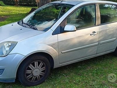 Usata Ford Fiesta 80 CV (58 kW) 2007 Grigio Utilitaria