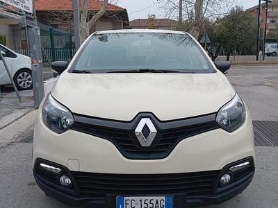 Usata Renault Captur Intens 90 CV (66 kW) 2015 Beige SUV