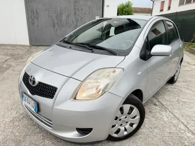 Usata Toyota Yaris 69 CV (50 kW) 2007 Grigio Utilitaria