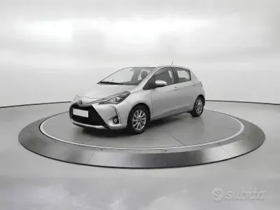 Usata Toyota Yaris Active 73 CV (53 kW) 2020 Grigio Berlina