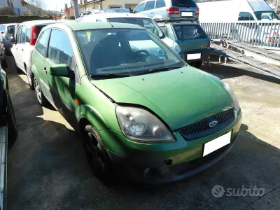 Usata Ford Fiesta 68 CV (50 kW) 2006 Verde Utilitaria