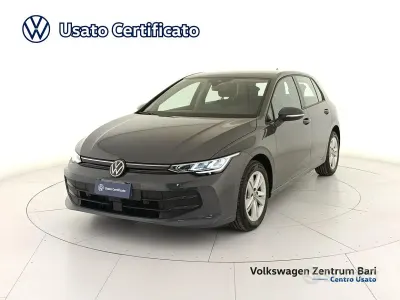 Usata VW Golf VIII Life 115 CV (84 kW) 2025 Grigio Berlina