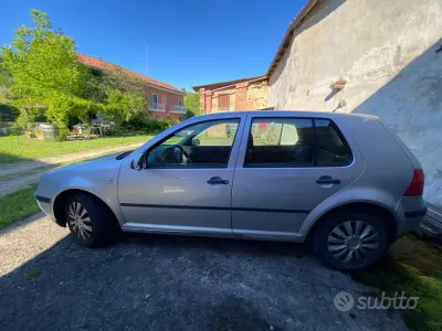 Usata VW Golf IV 105 CV (77 kW) 2002 Berlina