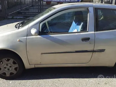 Usata Fiat Punto 60 CV (44 kW) 2004 Grigio Utilitaria