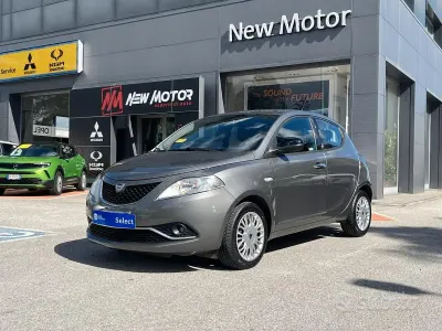 Usata Lancia Ypsilon Gold 69 CV (50 kW) 2017 Grigio Utilitaria